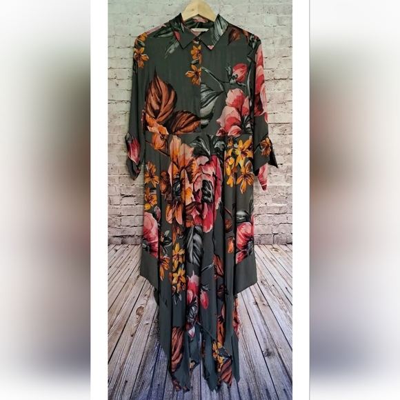 Soft Surroundings Dresses & Skirts - Soft Surroundings Provencia Floral Dress PS Handkerchief Hemline